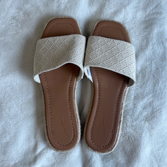 Universal Thread Sandals size 9 1/2W - Picture 1 of 3